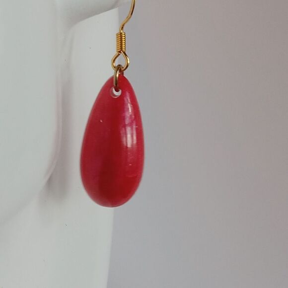 Pink teardrop resin earrings - Picture 2 of 3